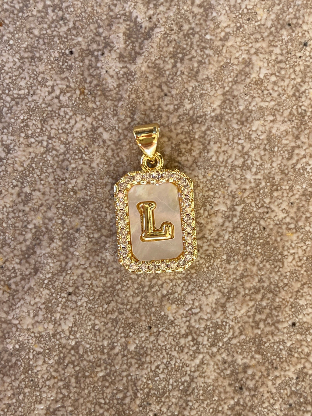Charm Iniziale Madreperla