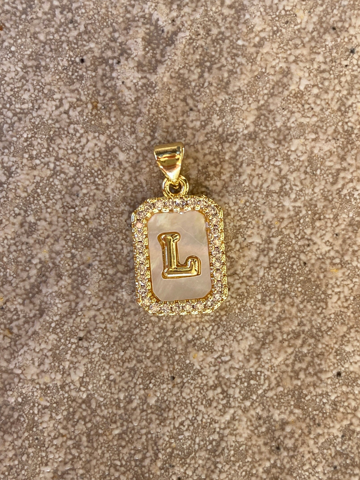 Charm Iniziale Madreperla