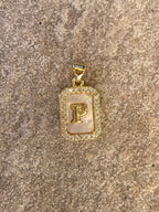 Charm Iniziale Madreperla