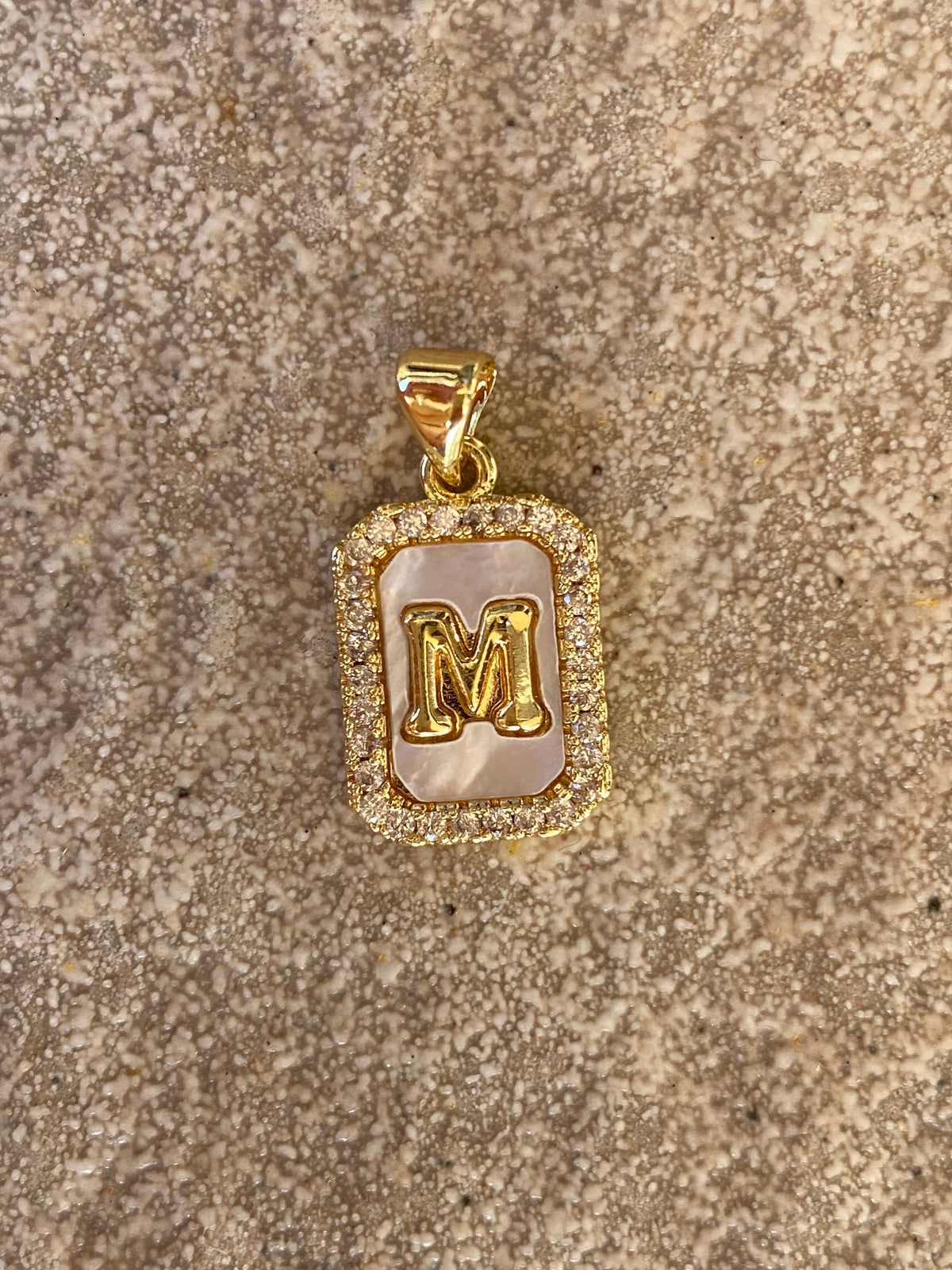 Charm Iniziale Madreperla