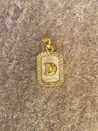 Charm Iniziale Madreperla